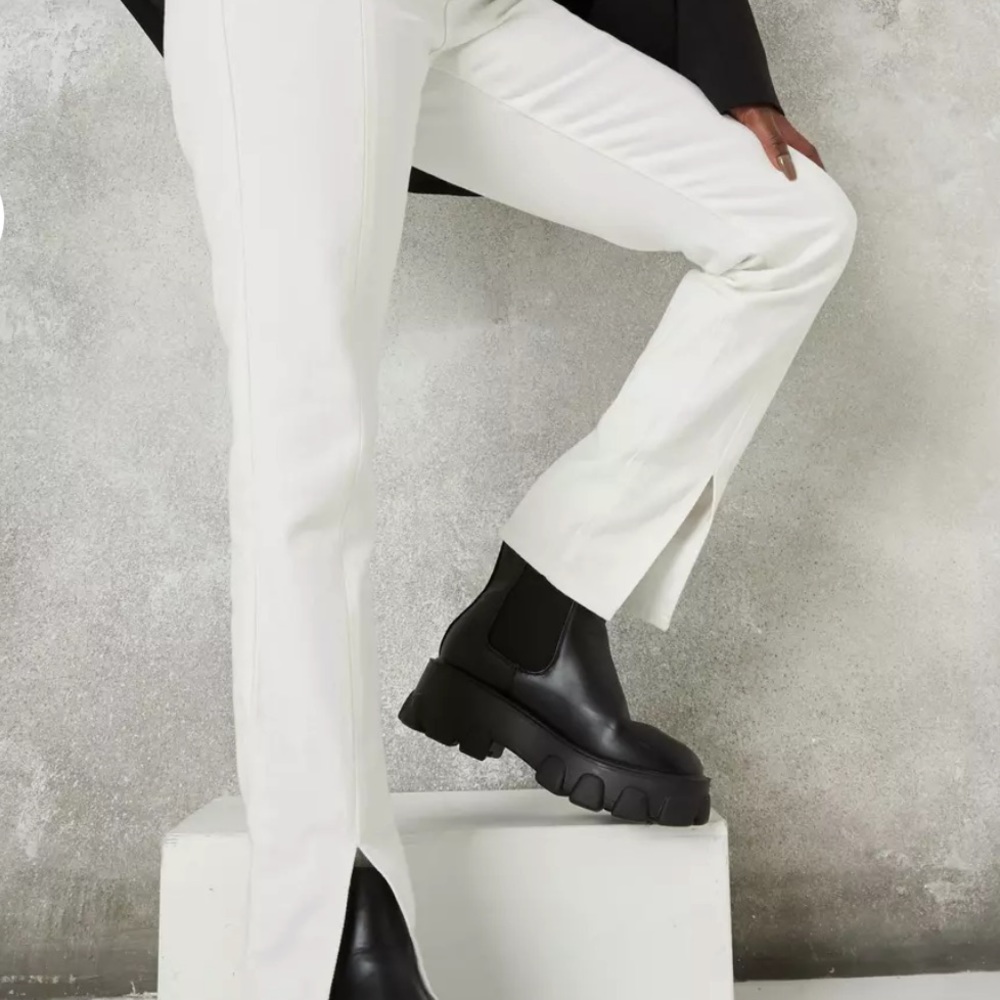 White split front wrath jeans